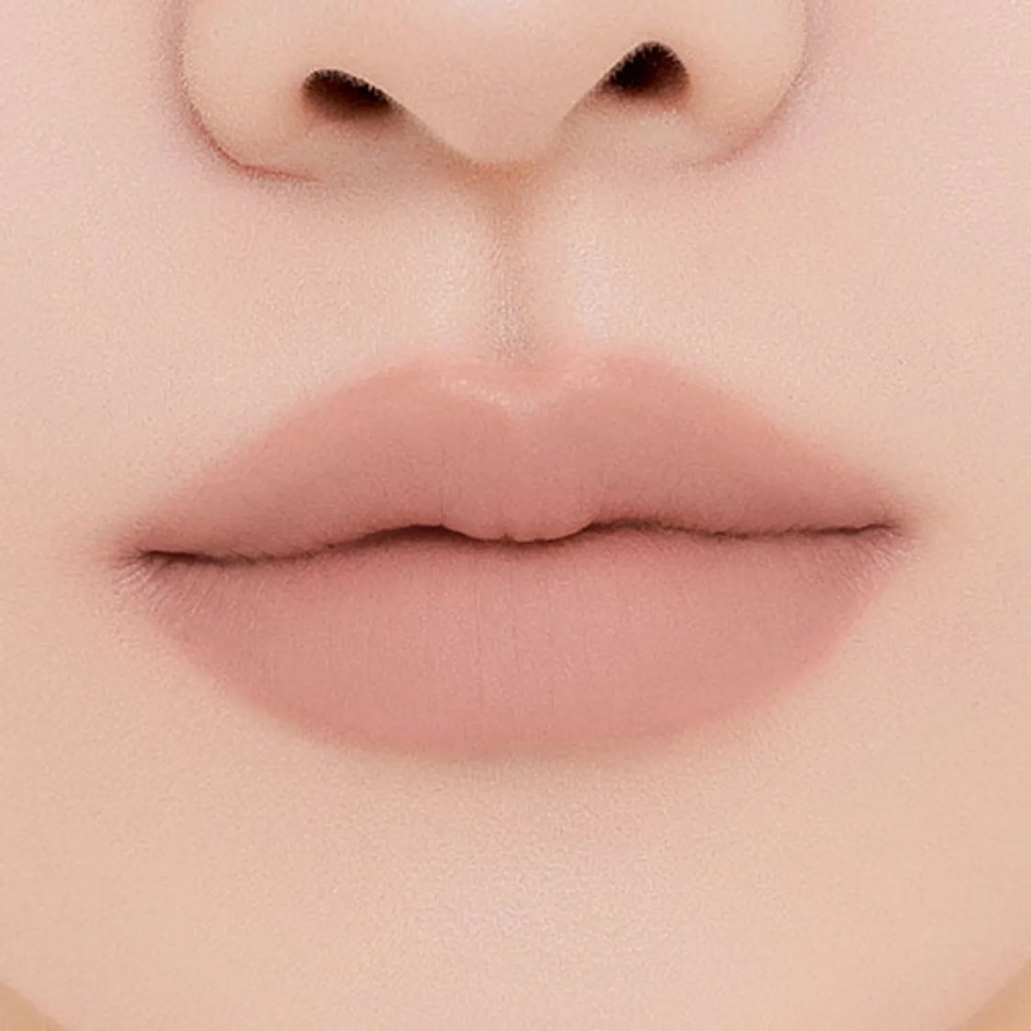 MUZIGAE MANSION Tie Up Cover Tint in sculpted knot tube with soft matte mousse formula. Shade: Nudy Step