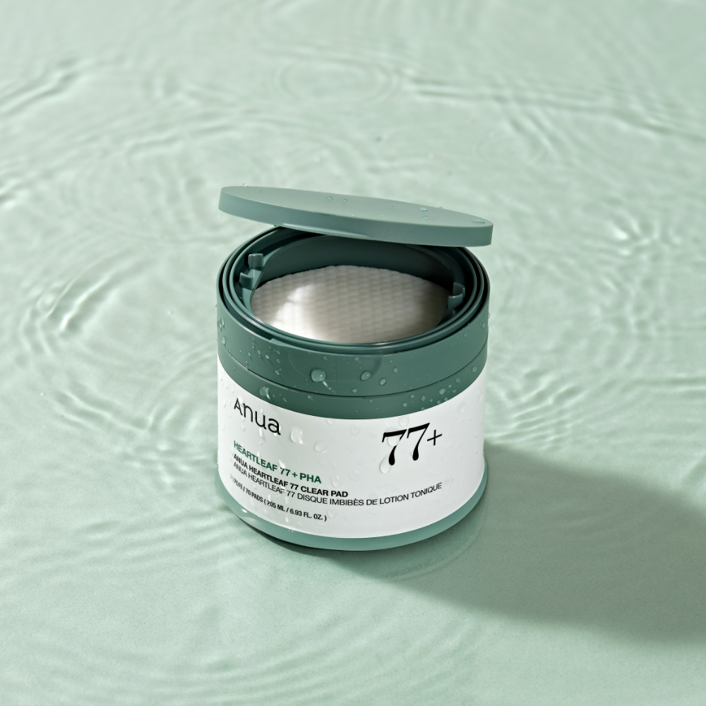 Anua Heartleaf 77 Clear Pad container with toner-soaked exfoliating pads, ideal for Korean skincare routines targeting sensitive or oily skin.

